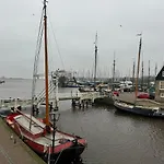 At The Harbor Apartmán *