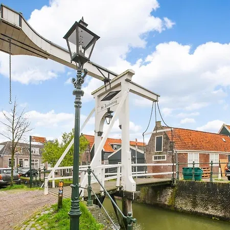 At The Harbor * Monnickendam