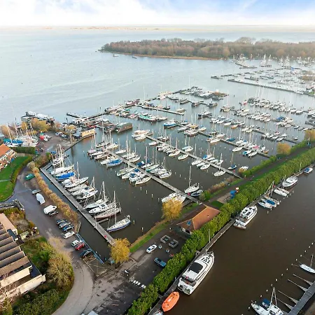 At The Harbor * Monnickendam