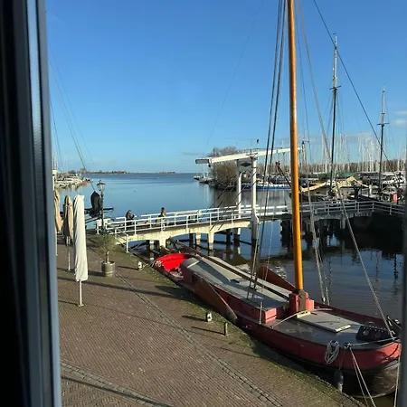 Apartment At The Harbor