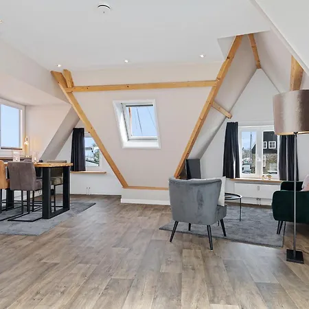 At The Harbor * Monnickendam