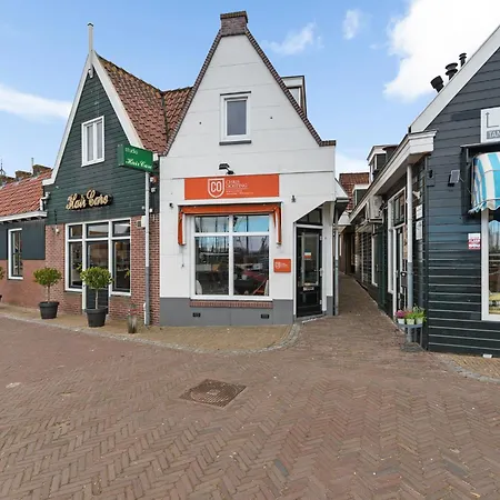 At The Harbor * Monnickendam