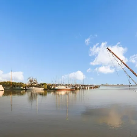 At The Harbor * Monnickendam